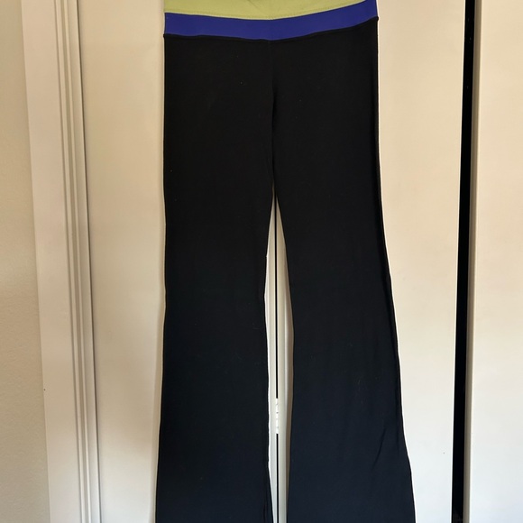 Lululemon Women's Wide Leg Yoga Pants Size 4 - Picture 1 of 7